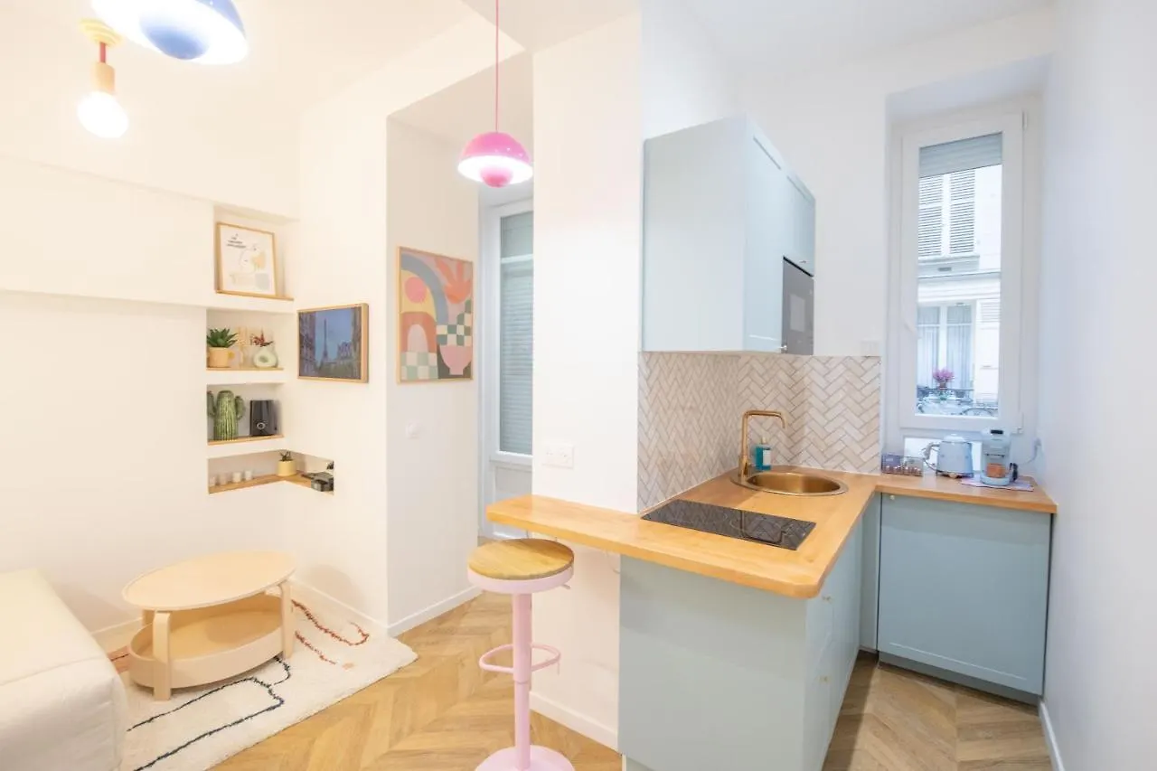 Charmant Studio_ Champs-Elysees Paris