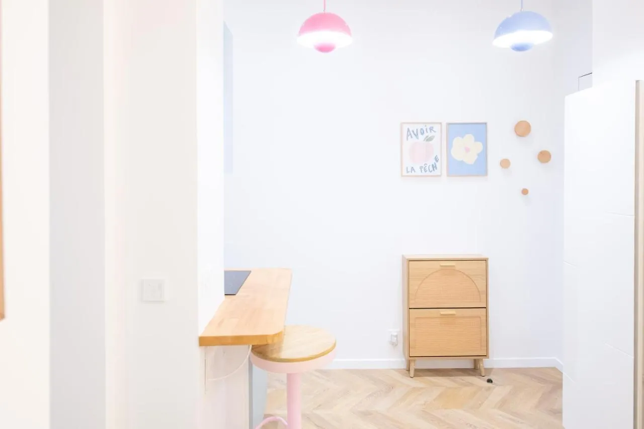 Charmant Studio_ Champs-Elysees Paris Apartment